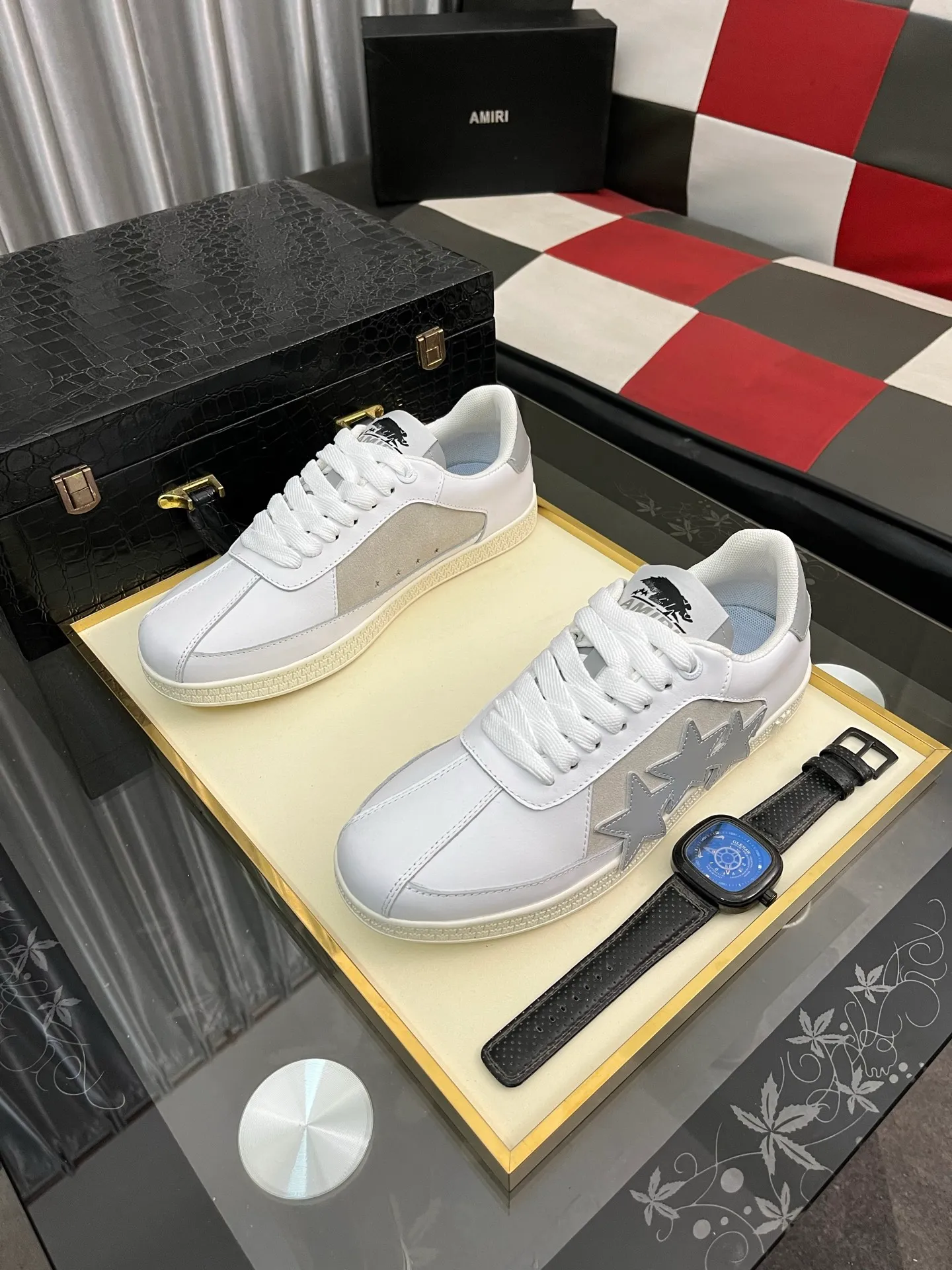 Men's shoes 💰420⌚️⌚️《AMIR*》New men's low-top casual sports sneakers bone shoes, another pair of irresistible bone shoes. Bone shoes are one of AMIRI's most popular items. They use first-layer cowhide uppers. The side bones are made of two cowhide laminations. They have a three-dimensional feel. The leather incisions are all oil-edged. Contrasting color design. Simple style. Fashionable sports. Customized metal LOGO nameplate to embellish shoelaces. Exclusive control of top version. Supports comparison. Breathable mesh lining Original rubber outsole A must-have item for daily leisure Suitable for various occasions Check it out if you pursue high quality Super cool uppers Size: 38-446️⃣ Colors available